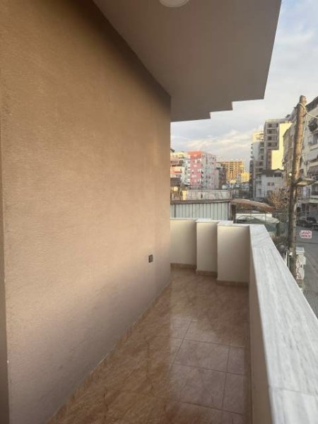Tirane, jepet me qera apartament 2+1+BLK Kati 2, 50 m² 400 Euro (Don Bosko)