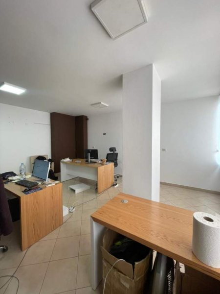 Tirane, jepet me qera zyre Kati 2, 80 m² 450 Euro (tefta tashko)