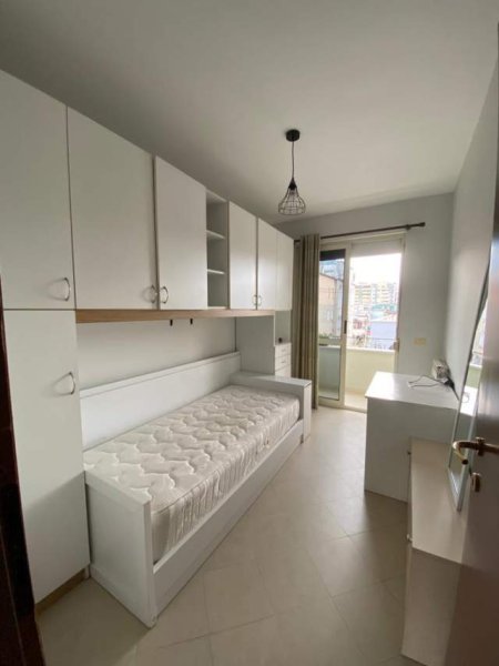 Tirane, shes apartament 4+1+A+BLK Kati 4, 100 m² 130.000 Euro (21 Dhjetori)
