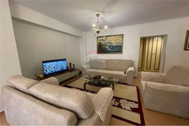 Tirane, jepet me qera apartament Kati 4, 80 m² 500 Euro (rruga faik konica)
