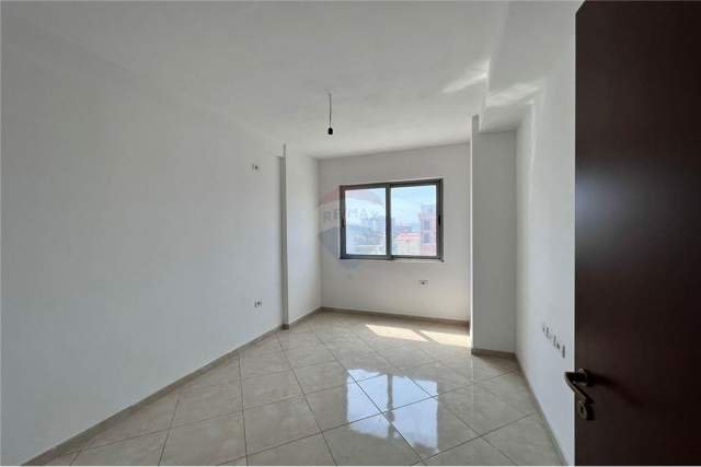 Tirane, shitet apartament 2+1+A+BLK Kati 2, 120 m² 72.000 Euro (Rr. Demokracia, Kamez)