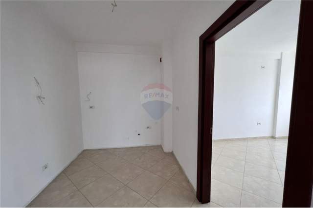 Tirane, shitet apartament 2+1+A+BLK Kati 2, 120 m² 72.000 Euro (Rr. Demokracia, Kamez)