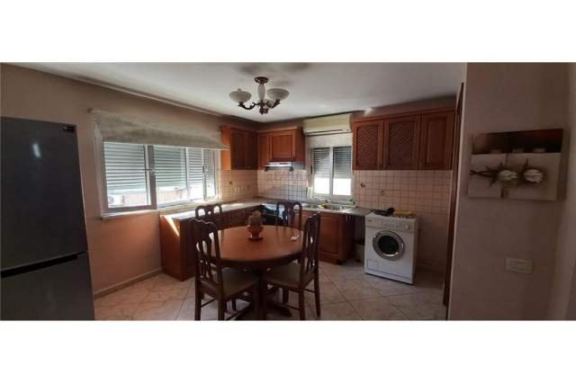 Tirane, jepet me qera apartament 2+1+BLK Kati 5, 105 m² 400 Euro (Stadiumi Dinamo)