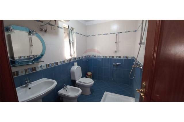 Tirane, jepet me qera apartament 2+1+BLK Kati 5, 105 m² 400 Euro (Stadiumi Dinamo)