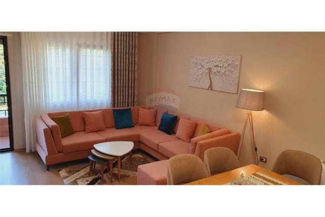 Tirane, jepet me qera apartament 2+1+A Kati 2, 95 m² 450 Euro (kopshti botanik)