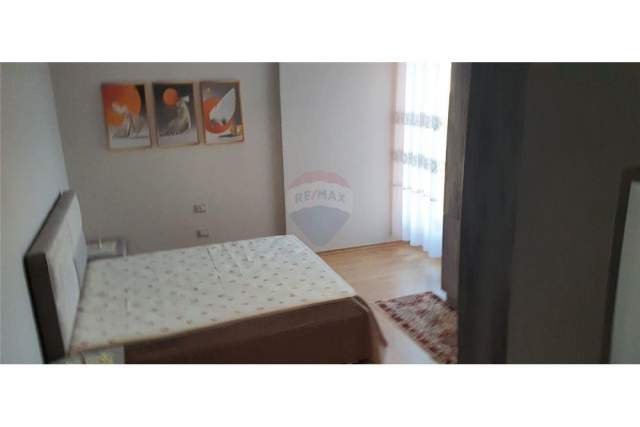 Tirane, jepet me qera apartament 2+1+A Kati 2, 95 m² 450 Euro (kopshti botanik)