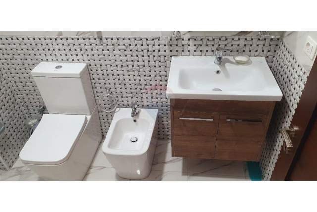 Tirane, jepet me qera apartament 2+1+A Kati 2, 95 m² 450 Euro (kopshti botanik)