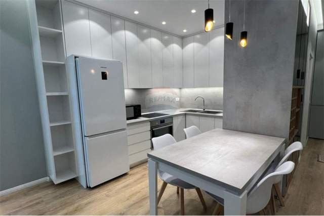 Tirane, jepet me qera 1+1+BLK Kati 4, 80 m² 800 Euro (Rruga Kosovareve)
