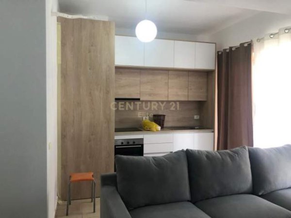 Tirane, jepet me qera apartament 1+1 Kati 3, 68 m² 350 Euro (ALI DEM)