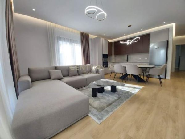 Tirane, jepet me qera apartament 2+1+BLK Kati 3, 100 m² 800 Euro (Pazari i Ri)