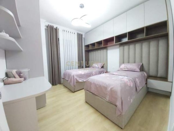 Tirane, jepet me qera apartament 2+1+BLK Kati 3, 100 m² 800 Euro (Pazari i Ri)