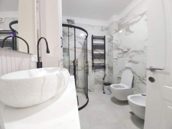Tirane, jepet me qera apartament 2+1+BLK Kati 3, 100 m² 800 Euro (Pazari i Ri)