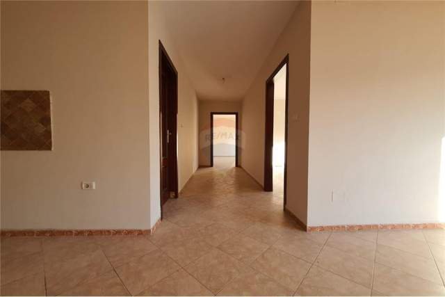 Tirane, jepet me qera apartament 125 m² 900 Euro (bllok)