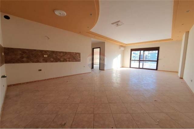 Tirane, jepet me qera apartament 125 m² 900 Euro (bllok)