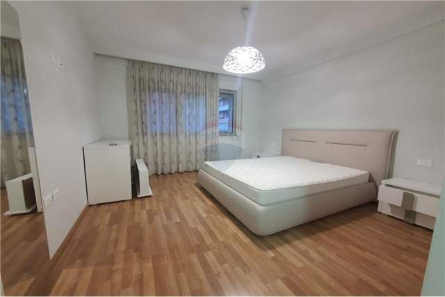 Tirane, jepet me qera apartament 172 m² 2.100 Euro (sami frasheri)