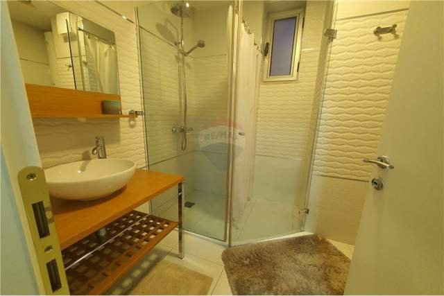 Tirane, jepet me qera apartament 172 m² 2.100 Euro (sami frasheri)