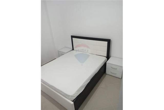 Tirane, jepet me qera apartament 1+1 68 m² 400 Euro (farmacia 10)