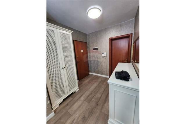 Tirane, jepet me qera apartament 68 m² 600 Euro (garda)