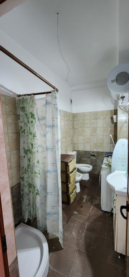 Tirane, jepet me qera apartament 1+1+BLK Kati 5, 5 m² 28.000 Leke (Yzberisht)