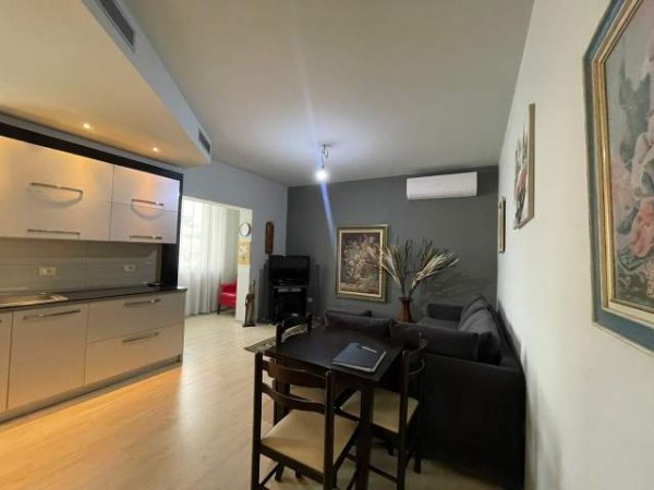 Tirane, jepet me qera 1+1 Kati 5, 70 m² 400 Euro