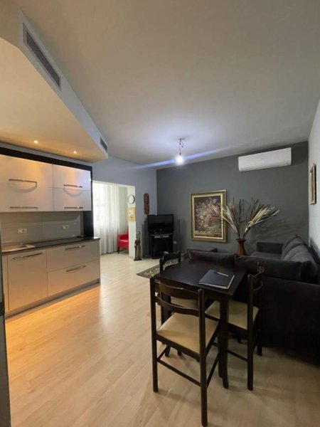Tirane, jepet me qera 1+1 Kati 5, 70 m² 400 Euro