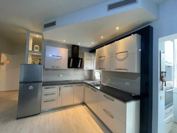 Tirane, jepet me qera 1+1 Kati 5, 70 m² 400 Euro
