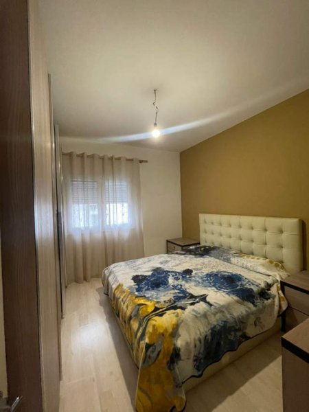 Tirane, jepet me qera 1+1 Kati 5, 70 m² 400 Euro