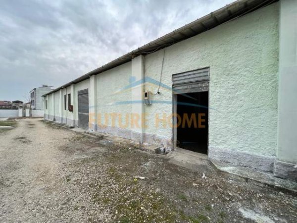 Tirane, jepet me qera magazine Kati 0, 310 m² 1.100 Euro (Selite)