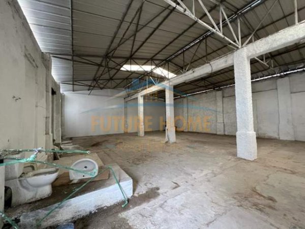 Tirane, jepet me qera magazine Kati 0, 310 m² 1.100 Euro (Selite)