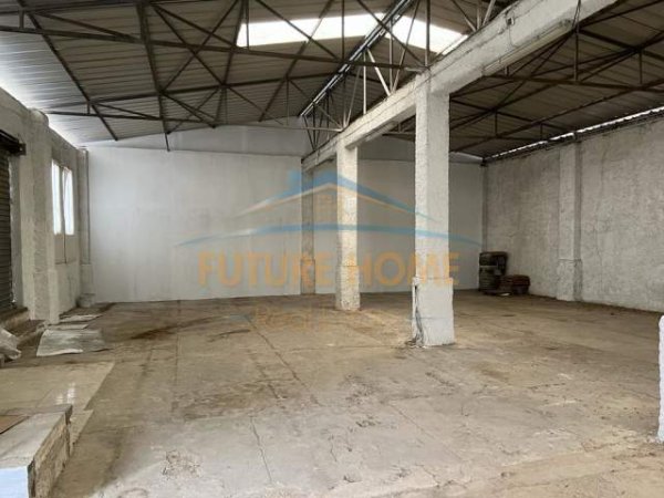 Tirane, jepet me qera magazine Kati 0, 310 m² 1.100 Euro (Selite)