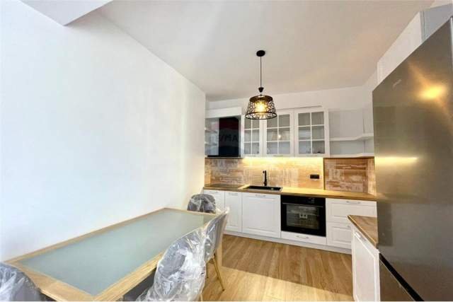 Tirane, jepet me qera apartament 2+1+BLK Kati 6, 100 m² 800 Euro (Rruga Barrikadave)