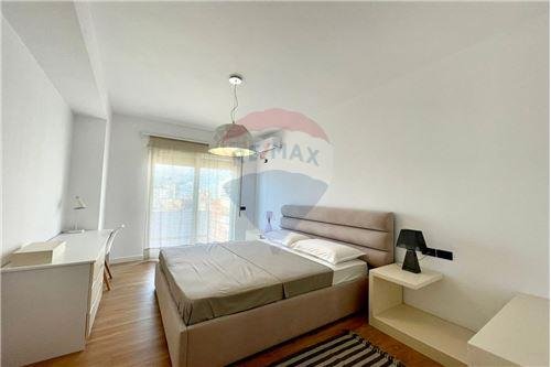 Tirane, jepet me qera apartament 2+1+A+BLK Kati 3, 100 m² 800 Euro (Rruga e Barrikadave)