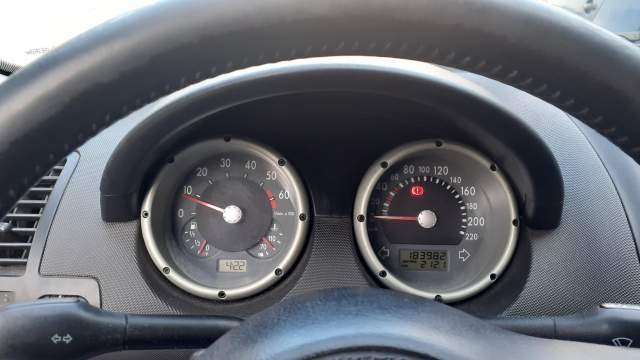 Tirane, shes makine Volkswagen POLO Viti 2001, 1.700 Euro