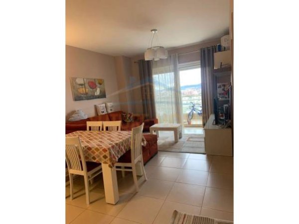 Tirane, jepet me qera apartament 2+1+BLK Kati 12, 93 m² 700 Euro (Stacioni i Trenit)