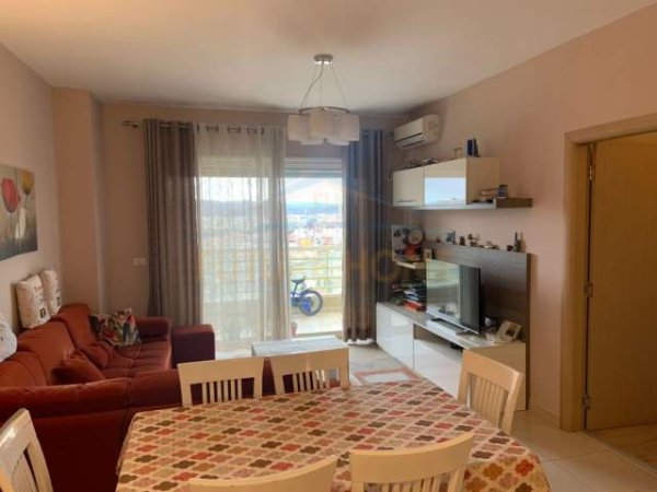Tirane, jepet me qera apartament 2+1+BLK Kati 12, 93 m² 700 Euro (Stacioni i Trenit)