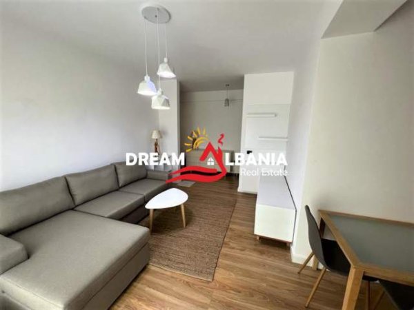Tirane, jepet me qera apartament 2+1+BLK Kati 6, 800 Euro (Qender)