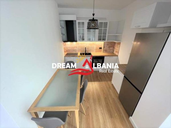 Tirane, jepet me qera apartament 2+1+BLK Kati 6, 800 Euro (Qender)