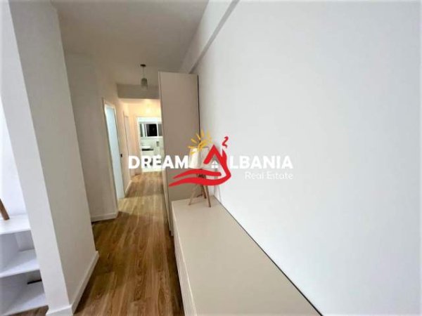 Tirane, jepet me qera apartament 2+1+BLK Kati 6, 800 Euro (Qender)