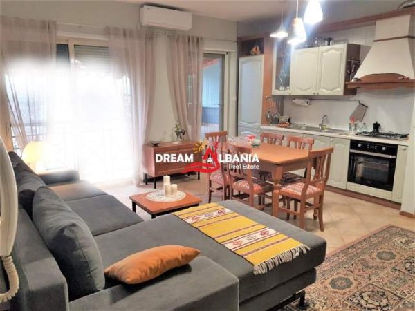 Tirane, jepet me qera apartament 2+1+A+BLK Kati 10, 120 m² 700 Euro