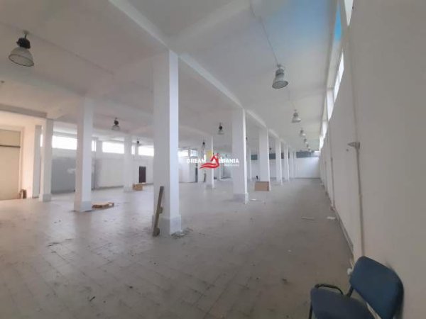 Tirane, jepet me qera magazine Kati 1, 1.800 m² 3.600 Euro (Ne autostraden Tirane-Durres ne afersi te mbikalim)