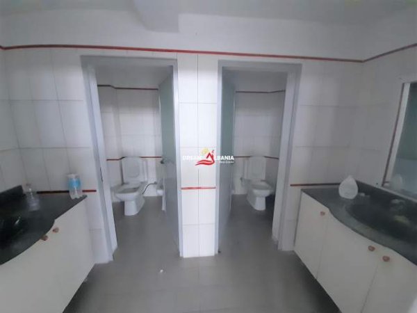 Tirane, jepet me qera magazine Kati 1, 1.800 m² 3.600 Euro (Ne autostraden Tirane-Durres ne afersi te mbikalim)