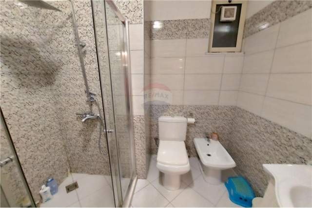 Tirane, jepet me qera apartament 2+1+BLK Kati 10, 104 m² 700 Euro (Jordan Misja)