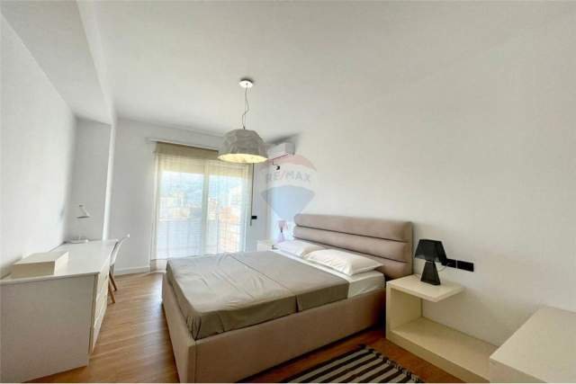 Tirane, jepet me qera apartament 2+1+BLK Kati 6, 100 m² 800 Euro (Rruga Barrikadave)