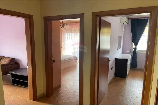 Tirane, jepet me qera apartament 3+1+BLK Kati 5, 115 m² 600 Euro (Rruga e Kavajes)