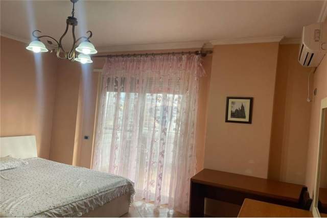 Tirane, jepet me qera apartament 3+1+BLK Kati 5, 115 m² 600 Euro (Rruga e Kavajes)