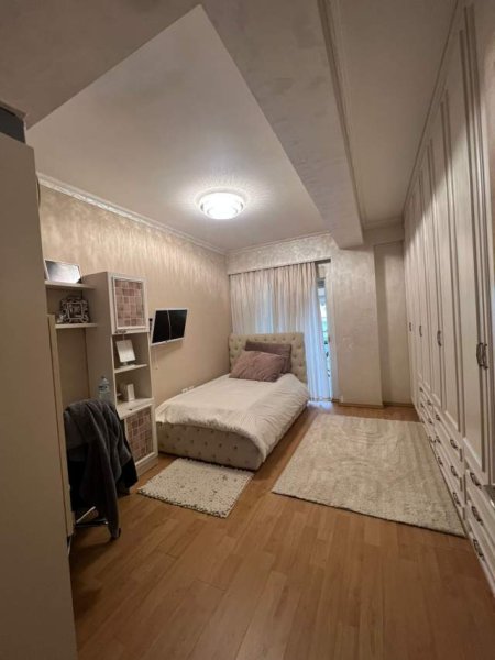 Tirane, jepet me qera apartament 3+1+BLK Kati 4, 160 m²  800 euro / muaji  Euro tek Pazari i Ri