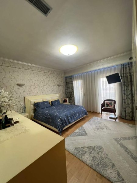 Tirane, jepet me qera apartament 3+1+BLK Kati 4, 160 m²  800 euro / muaji  Euro tek Pazari i Ri