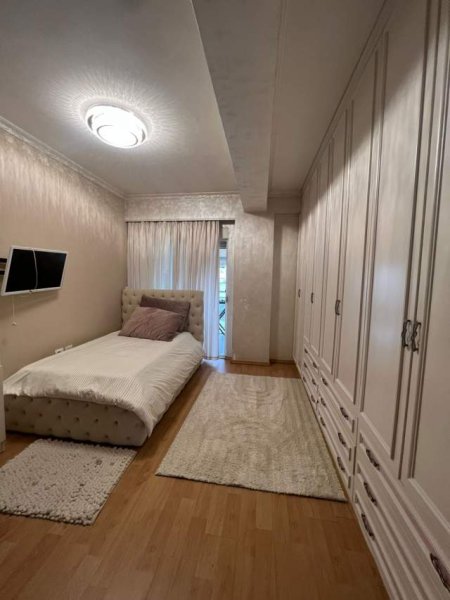 Tirane, jepet me qera apartament 3+1+BLK Kati 4, 160 m²  800 euro / muaji  Euro tek Pazari i Ri