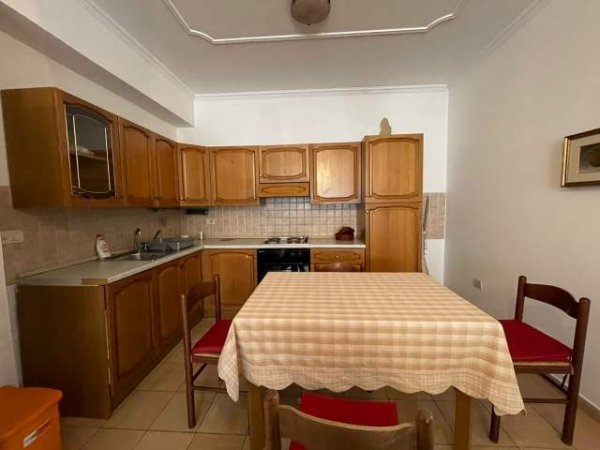 Tirane, jepet me qera apartament 3+1+BLK Kati 7, 140 m² 800 Euro (bllok)