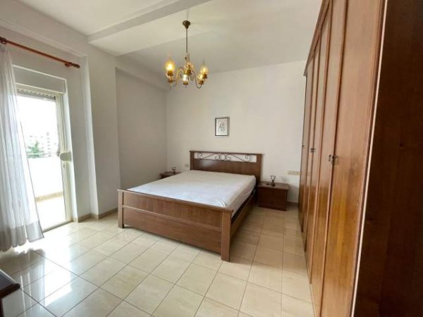 Tirane, jepet me qera apartament 3+1+BLK Kati 7, 140 m² 800 Euro (bllok)